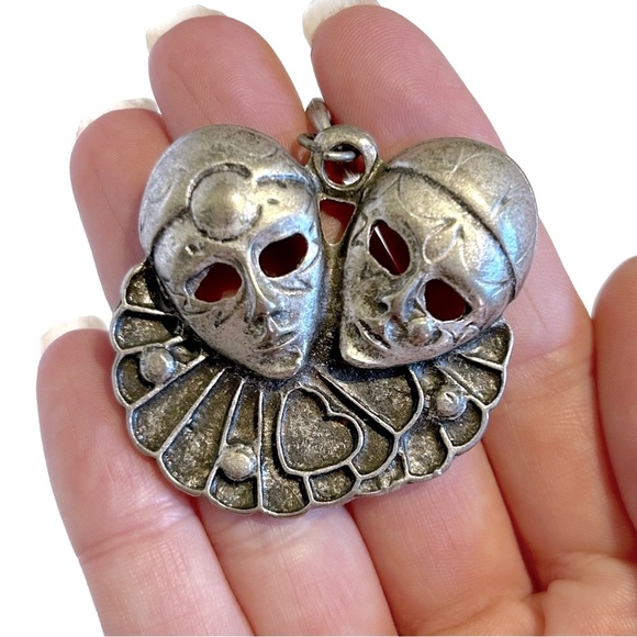 Vintage Harlequin Clown Masques Masks Shaped Metal Keychain Silver Tone Theatre - Picture 5 of 8